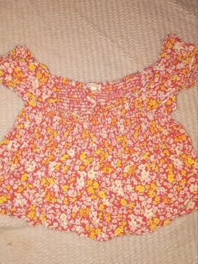 💰4/$15 Derek Heart Pink, Yellow & White Floral Peplum Crop Top